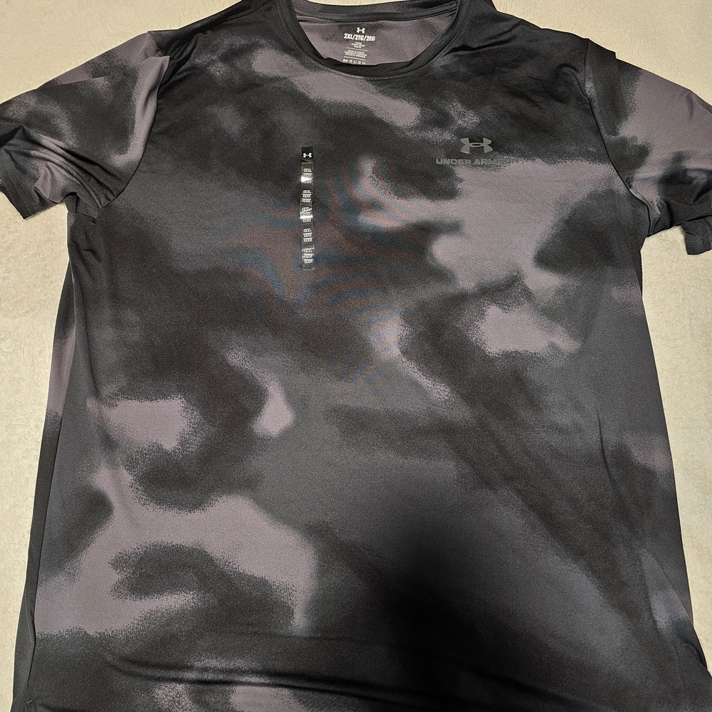 Under Armour Men's Black and Grey Tee